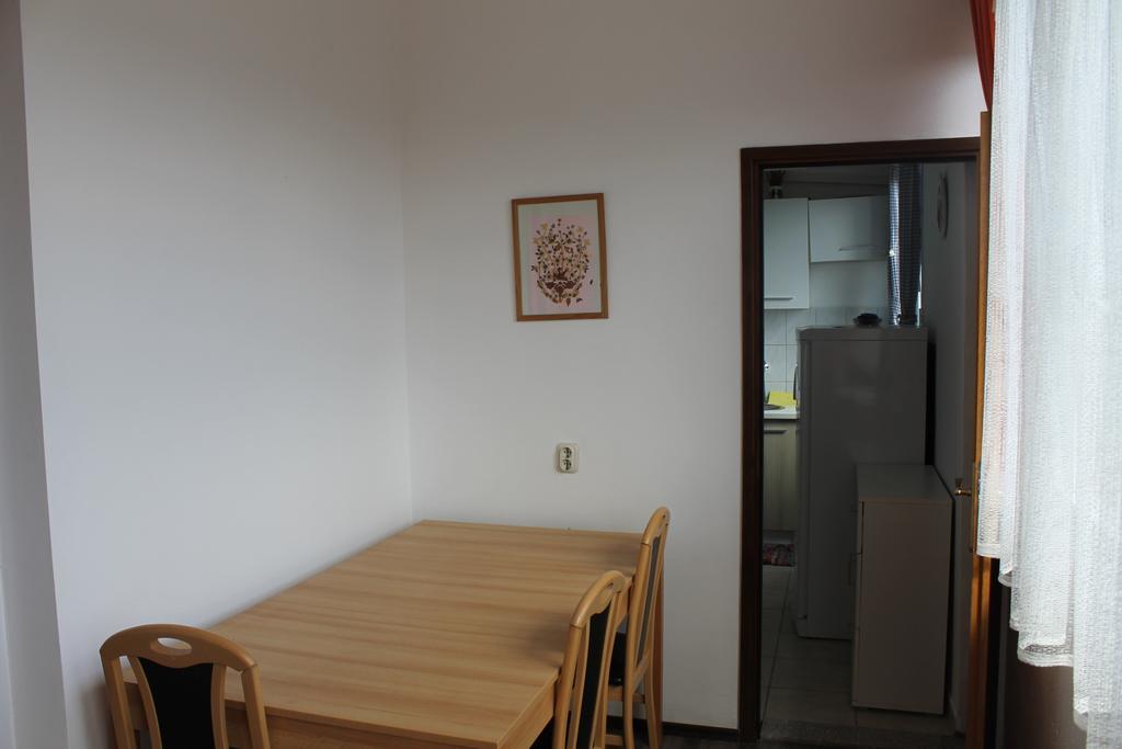 Apartment Nera Pula Buitenkant foto